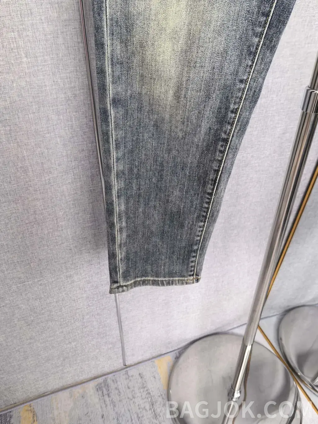 버버리 버버리 B 로고 워싱 슬림 데님 팬츠 상세 이미지