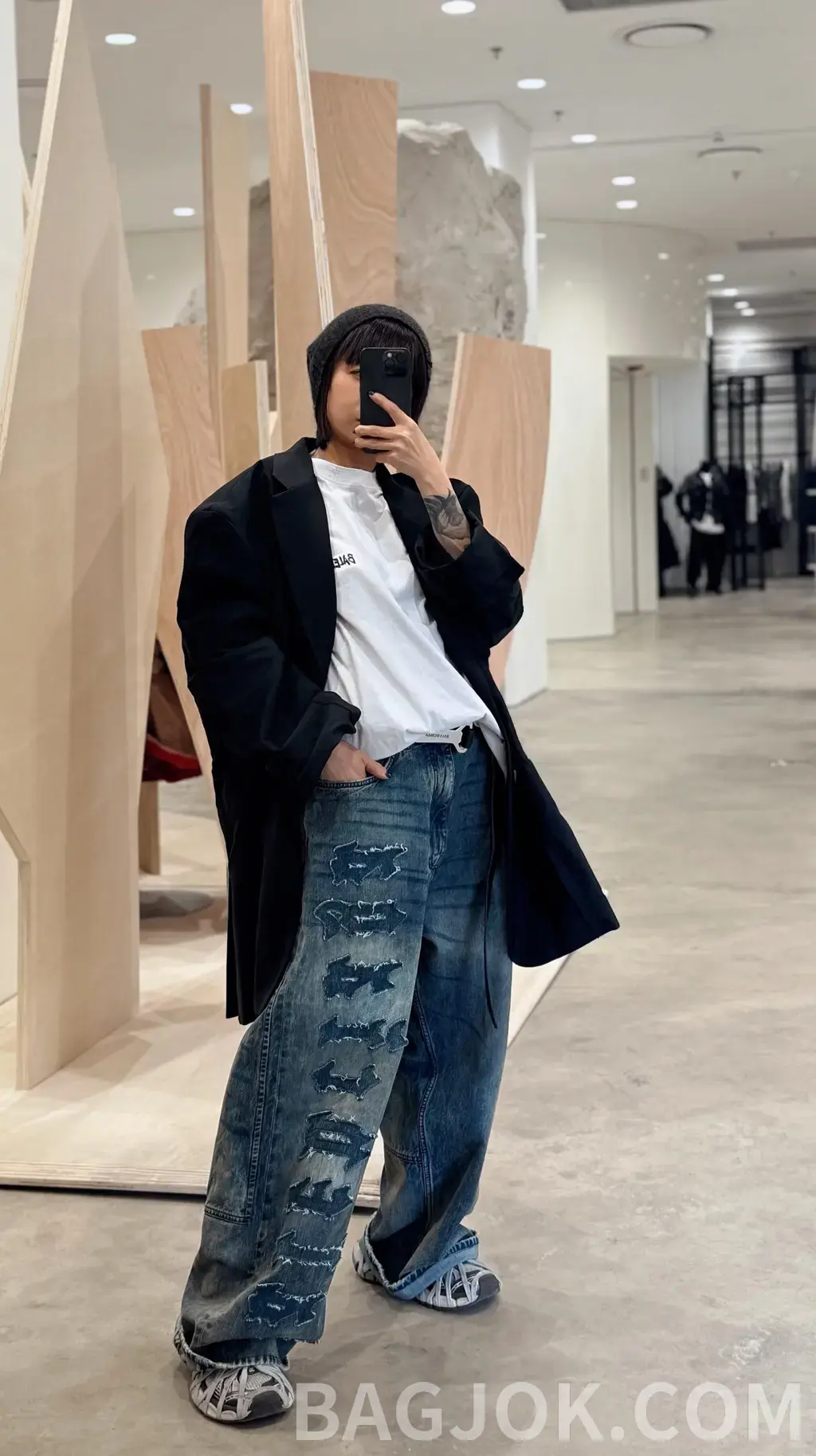 발렌시아가 발렌시아가 디스트레스드 레터링 와이드 데님 팬츠 상세 이미지