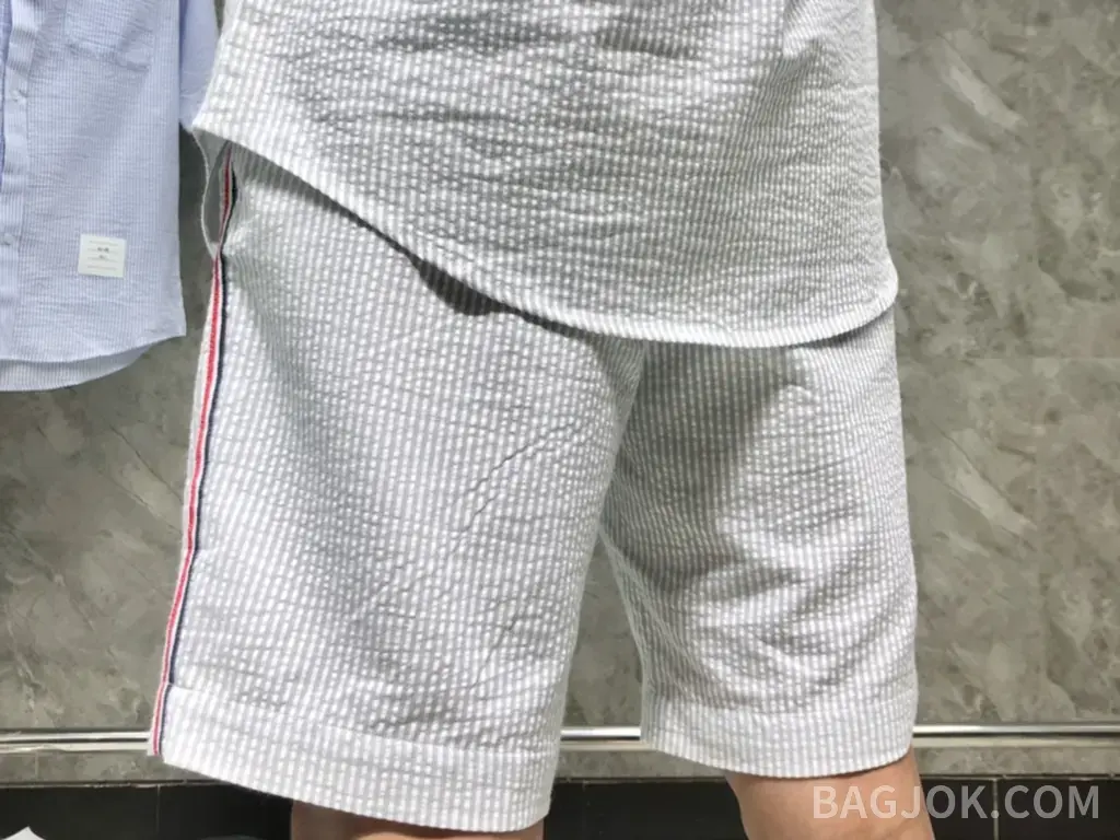 톰브라운 톰브라운 시그니처 세서커 스트라이프 스윔 쇼츠 상세 이미지