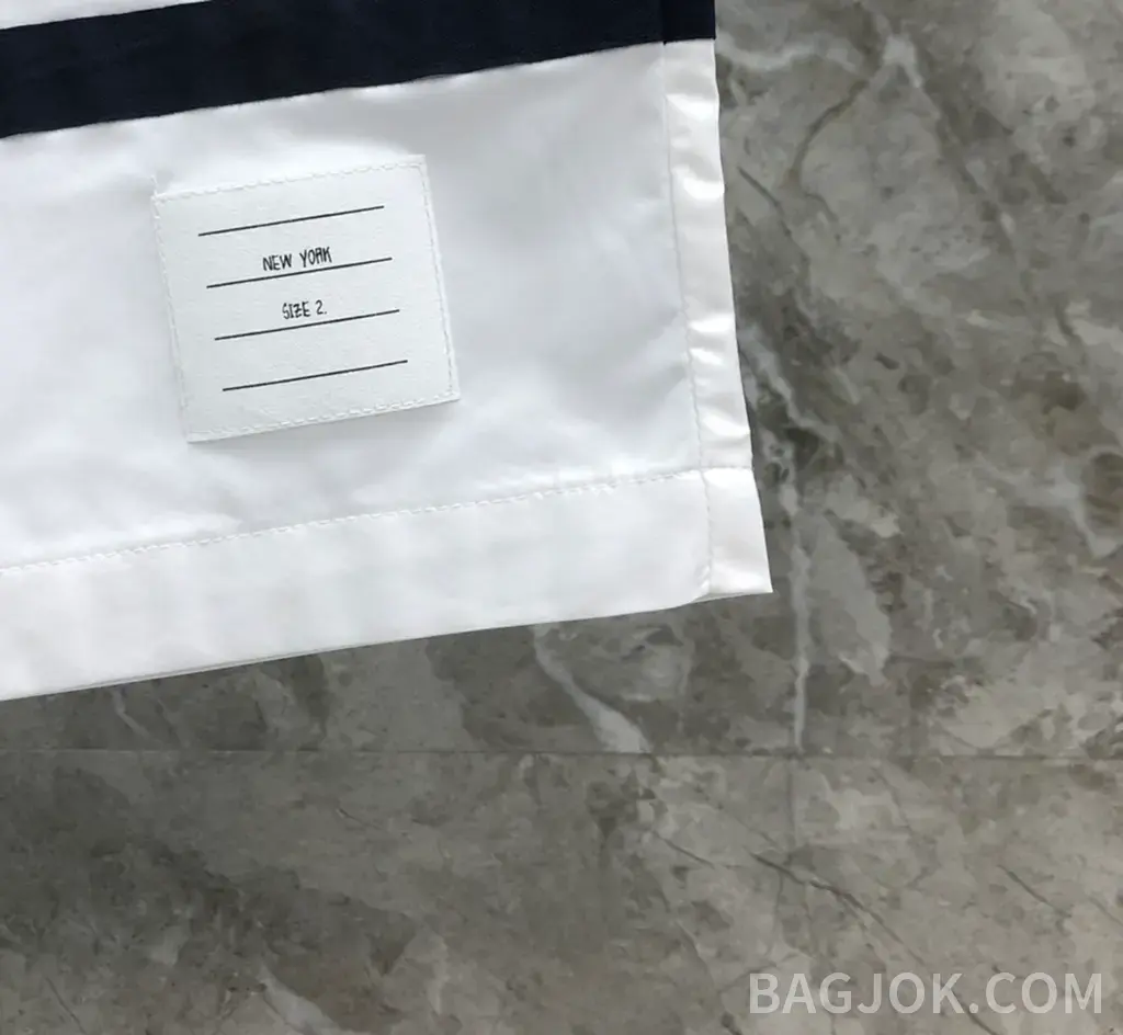 톰브라운 톰브라운 시그니처 삼색 스트라이프 나일론 스윔 쇼츠 상세 이미지