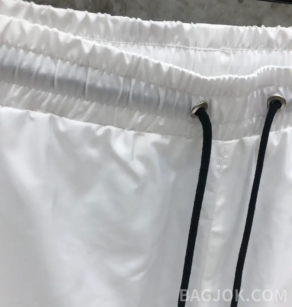 톰브라운 톰브라운 시그니처 삼색 스트라이프 나일론 스윔 쇼츠 상세 이미지