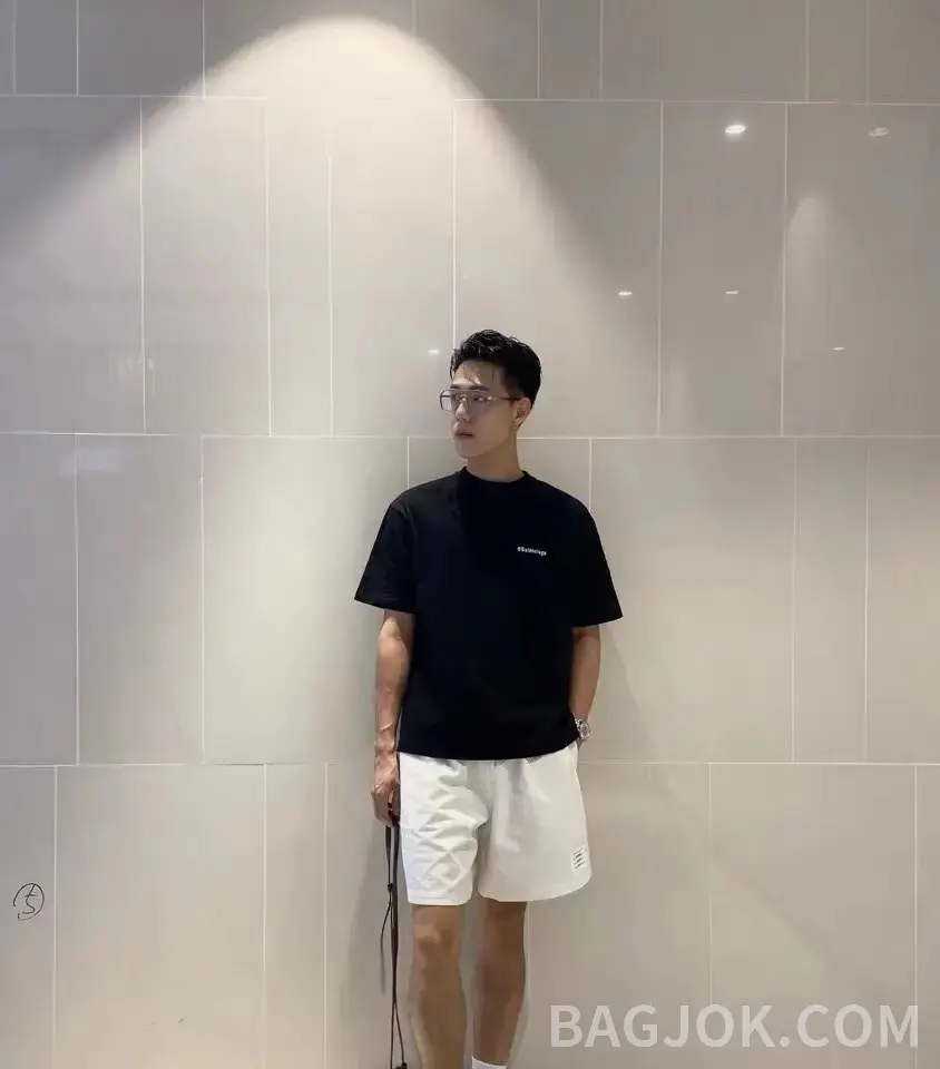 톰브라운 톰브라운 시그니처 스트라이프 코튼 쇼츠 상세 이미지