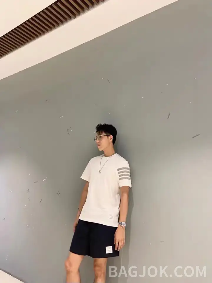 톰브라운 톰브라운 시그니처 스트라이프 코튼 쇼츠 상세 이미지