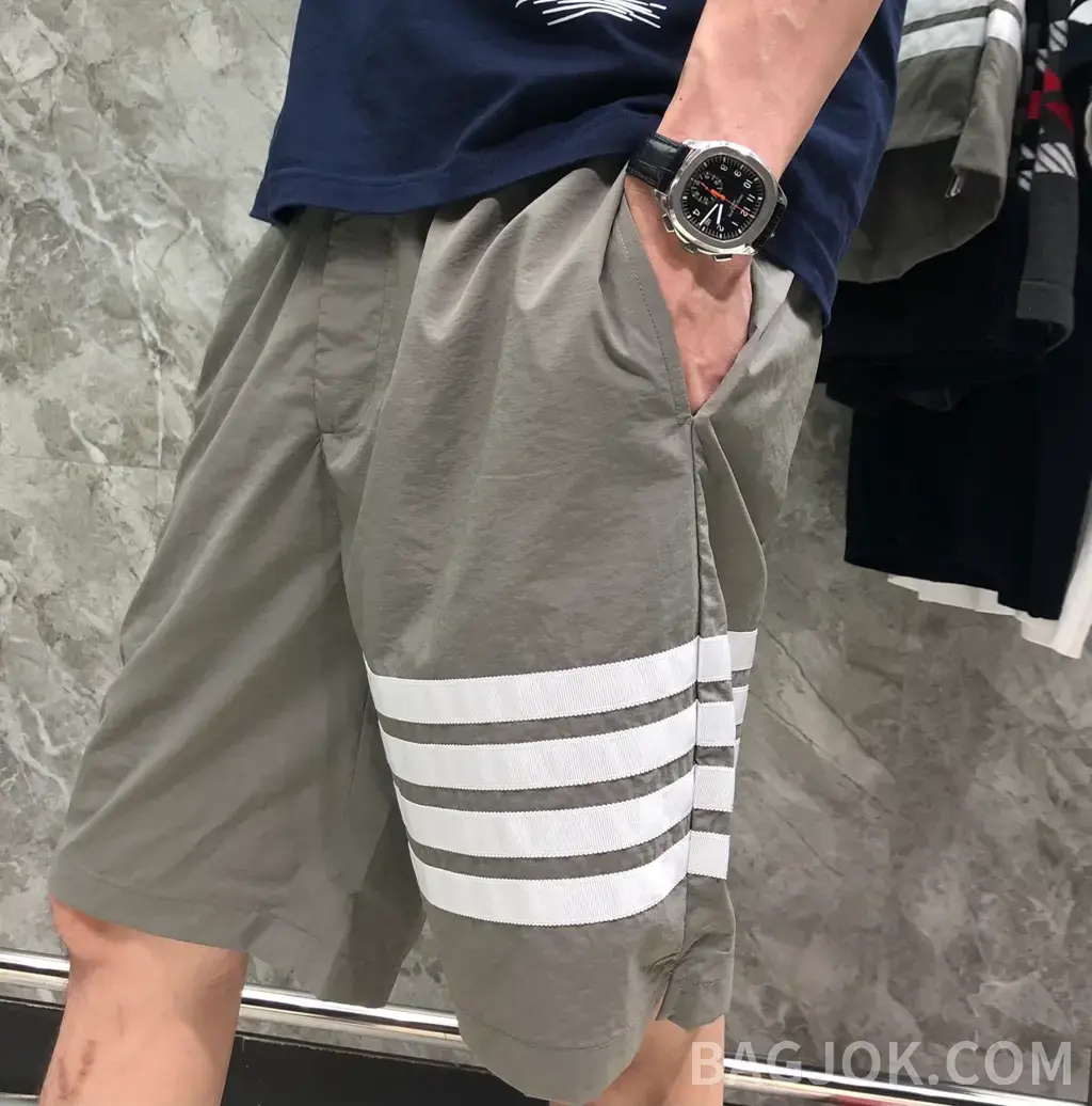 톰브라운 톰브라운 시그니처 스트라이프 립스탑 나일론 쇼츠 상세 이미지