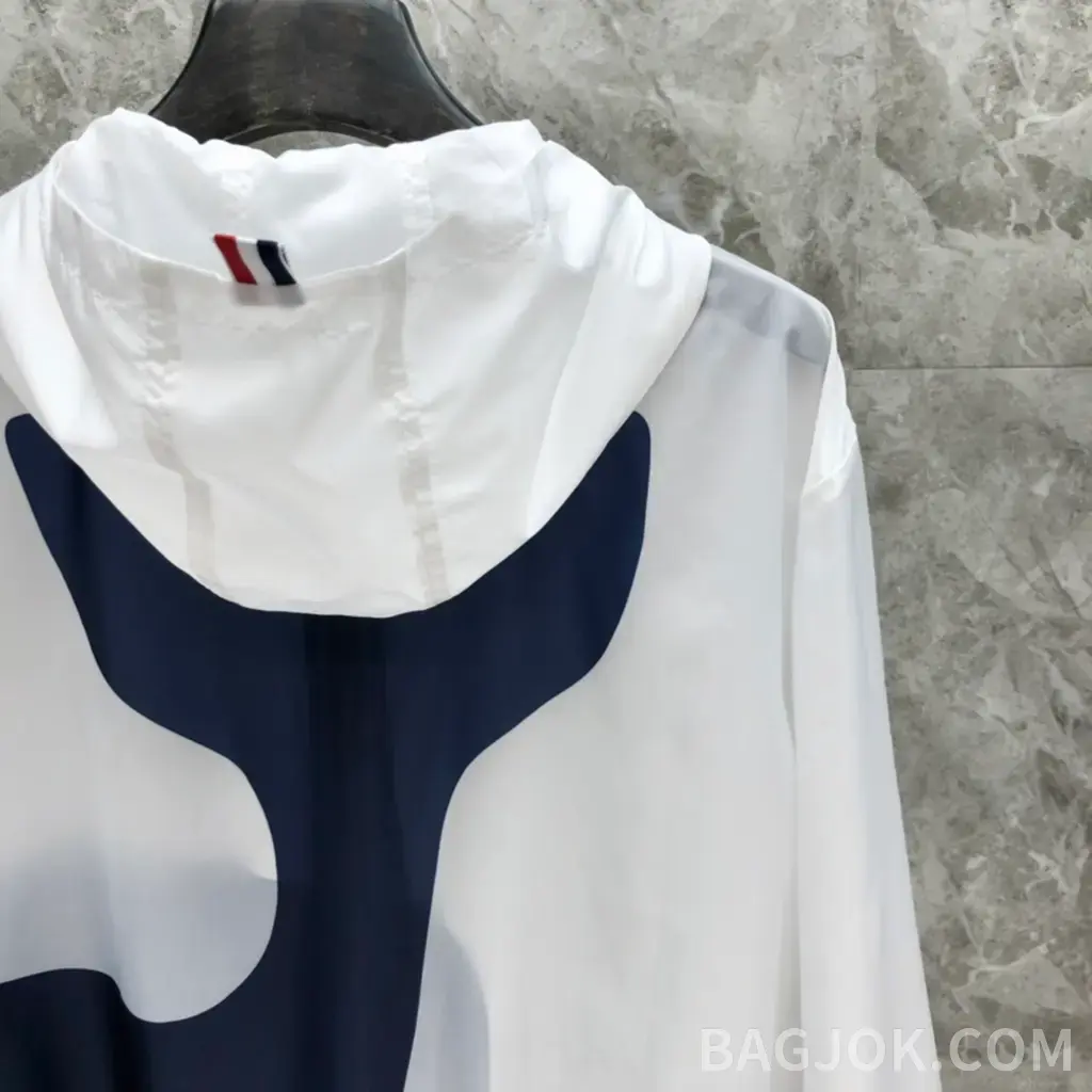 톰브라운 THOM BROWNE 웨일 그래픽 후드 윈드브레이커 상세 이미지