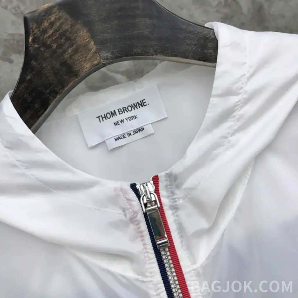 톰브라운 THOM BROWNE 웨일 그래픽 후드 윈드브레이커 상세 이미지