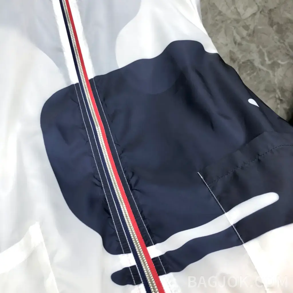 톰브라운 THOM BROWNE 웨일 그래픽 후드 윈드브레이커 상세 이미지