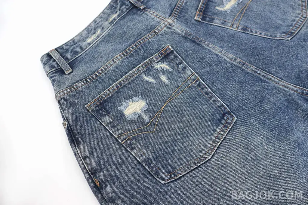 발렌시아가 BALENCIAGA 플리티드 와이드 데님 쇼츠 상세 이미지