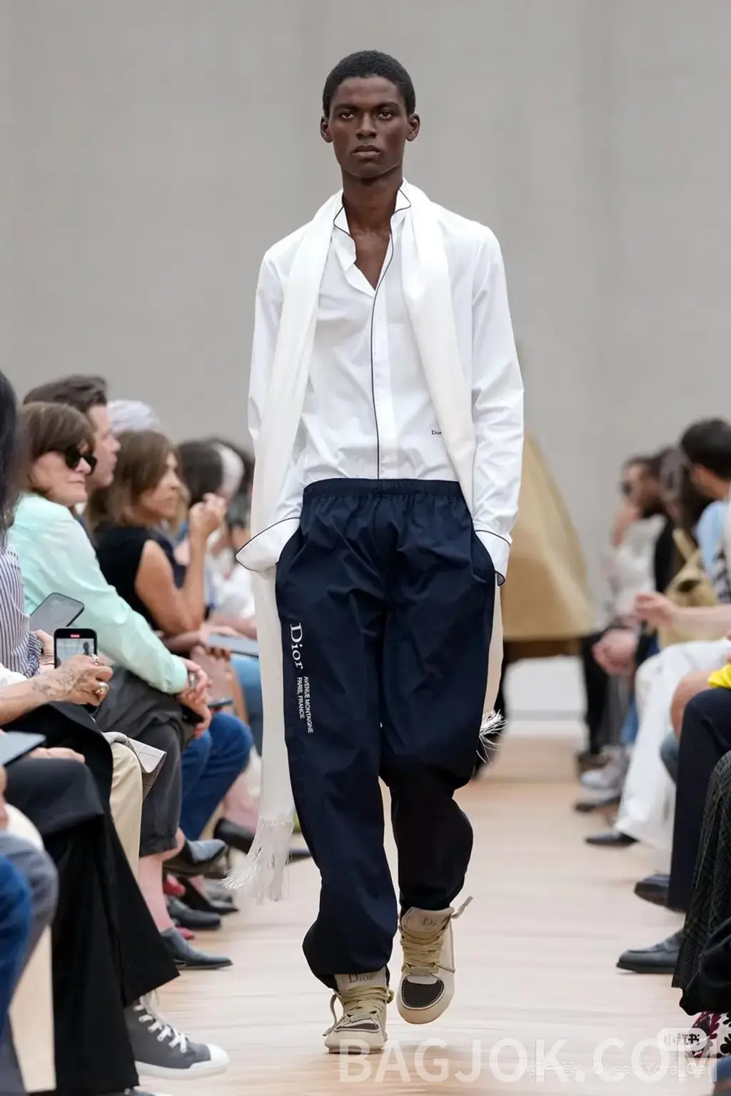 디올 DIOR 아베뉴 몽테뉴 레터링 트랙 팬츠 상세 이미지