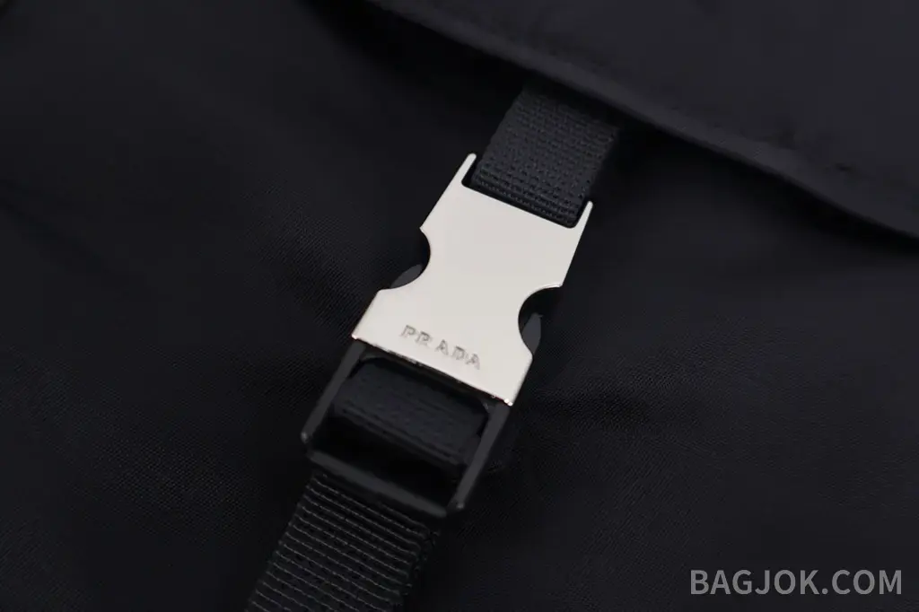 프라다 PRADA Re-Nylon 카고 쇼츠 상세 이미지