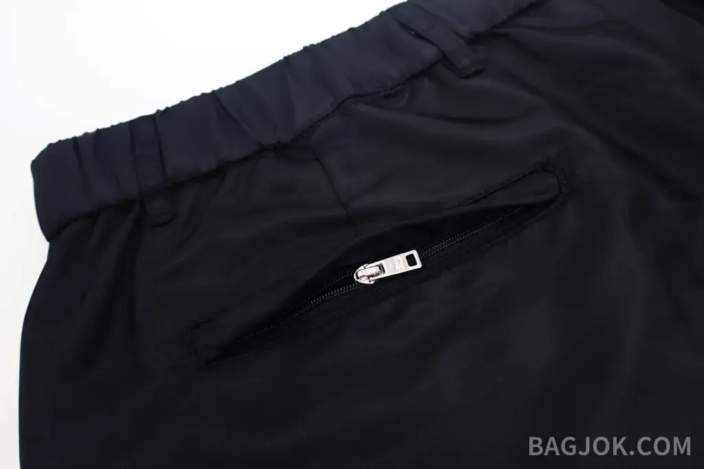 프라다 PRADA Re-Nylon 카고 쇼츠 상세 이미지
