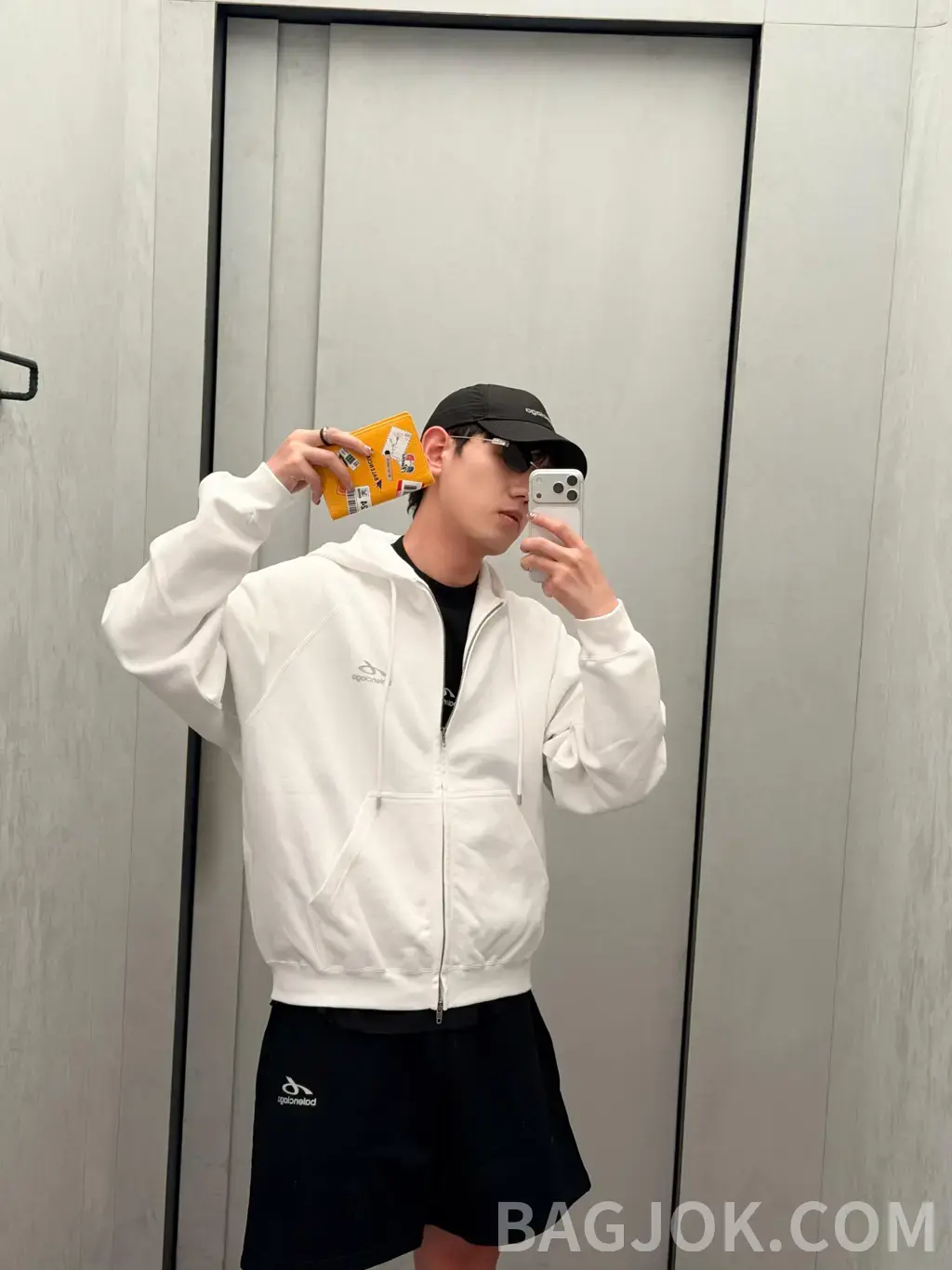 발렌시아가 BALENCIAGA 피쉬스케일 로고 스웨트 쇼츠 상세 이미지