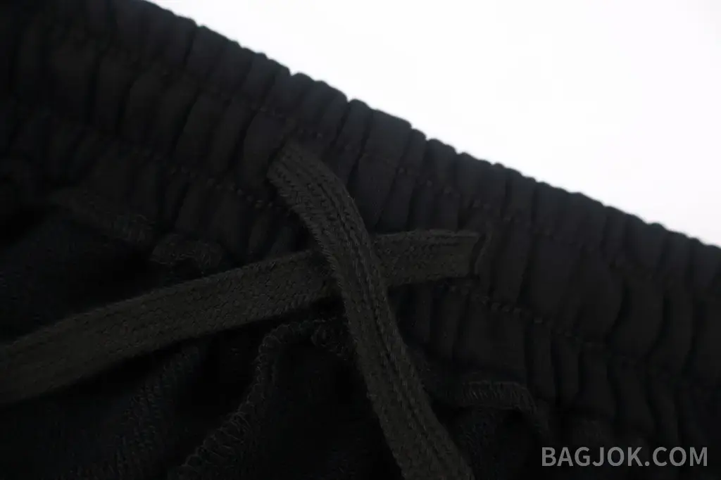 발렌시아가 BALENCIAGA 피쉬스케일 로고 스웨트 쇼츠 상세 이미지
