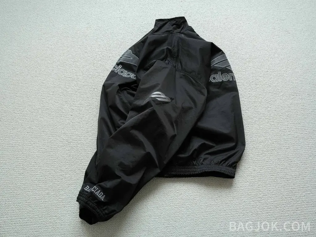 발렌시아가 BALENCIAGA Big Logo Windbreaker Jacket 상세 이미지