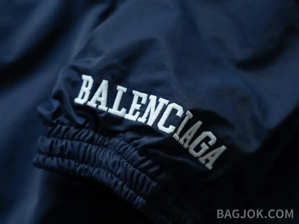발렌시아가 BALENCIAGA Big Logo Windbreaker Jacket 상세 이미지