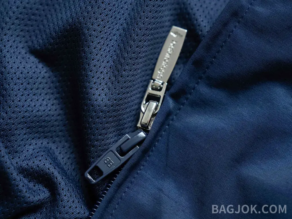 발렌시아가 BALENCIAGA Big Logo Windbreaker Jacket 상세 이미지