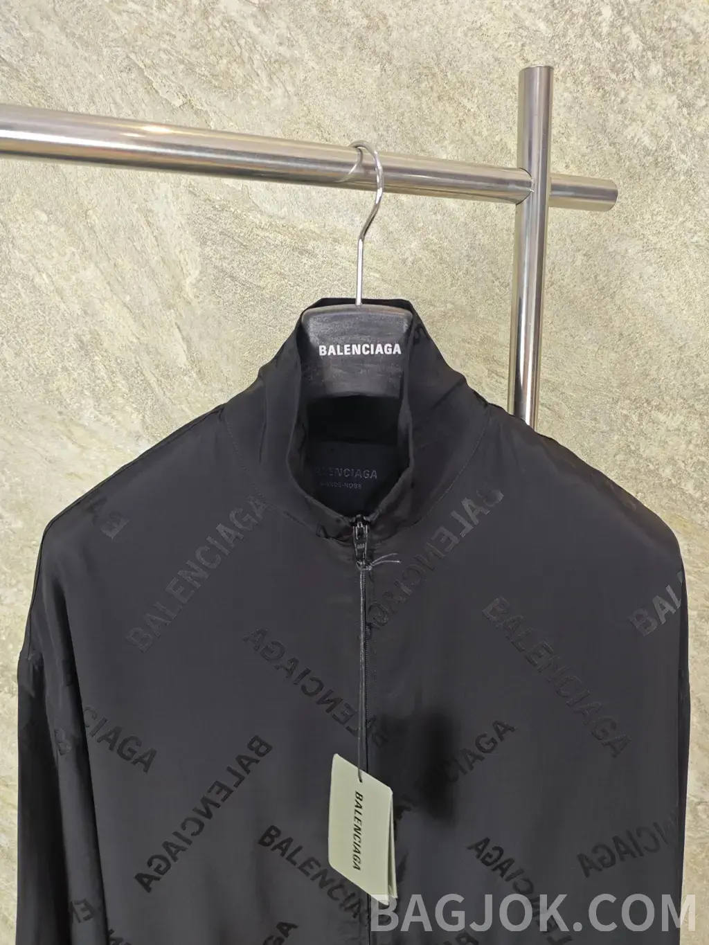 발렌시아가 BALENCIAGA 올오버 로고 실크 자켓 상세 이미지