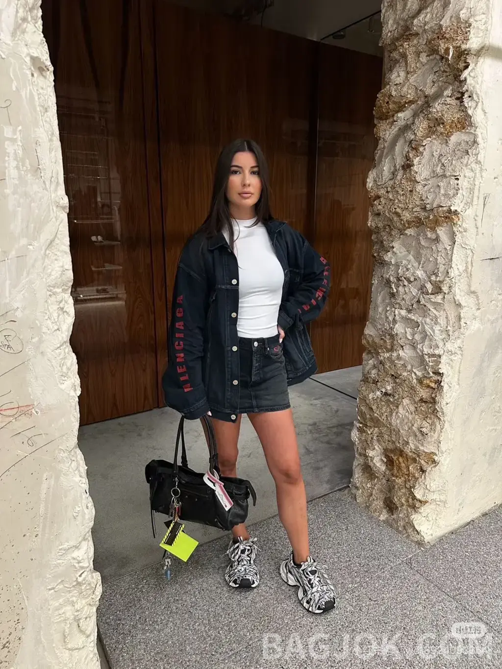 발렌시아가 BALENCIAGA 하트 로고 데님 트러커 자켓 상세 이미지