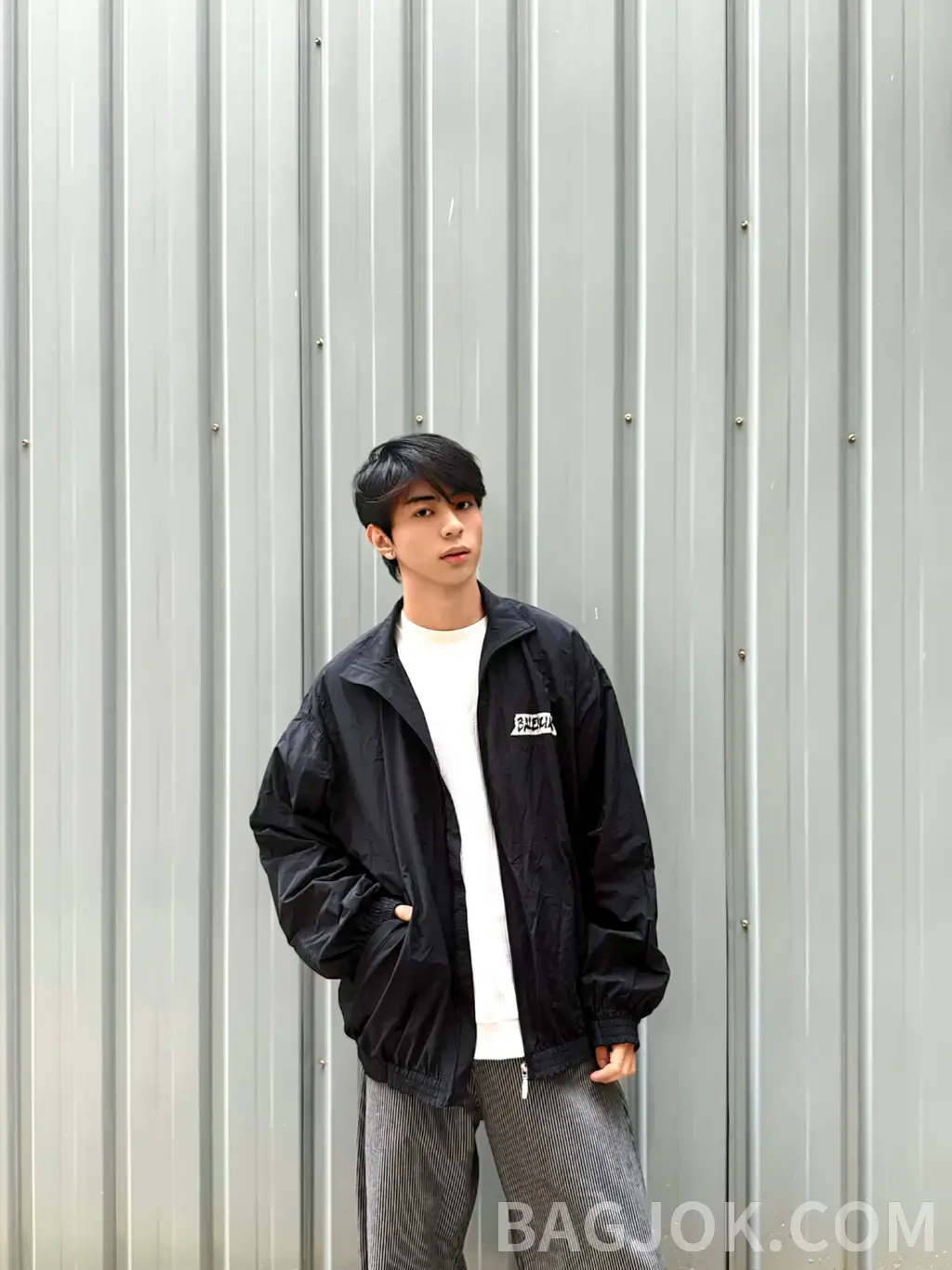 발렌시아가 BALENCIAGA 테이프 로고 집업 자켓 상세 이미지