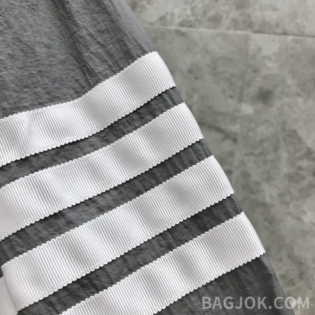 톰브라운 THOM BROWNE 시그니처 4-바 후드 집업 자켓 상세 이미지