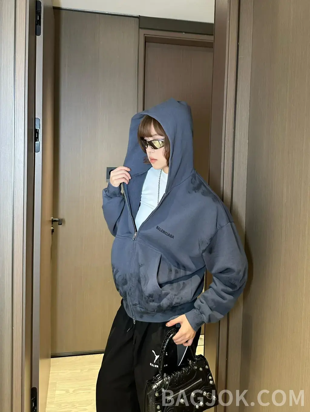 발렌시아가 BALENCIAGA 25SS 워시드 페인팅 후드 집업 상세 이미지