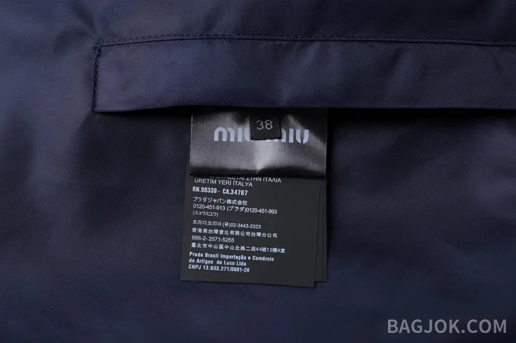 미우미우 MIU MIU 리버서블 테크 니트 후드 봄버 자켓 상세 이미지