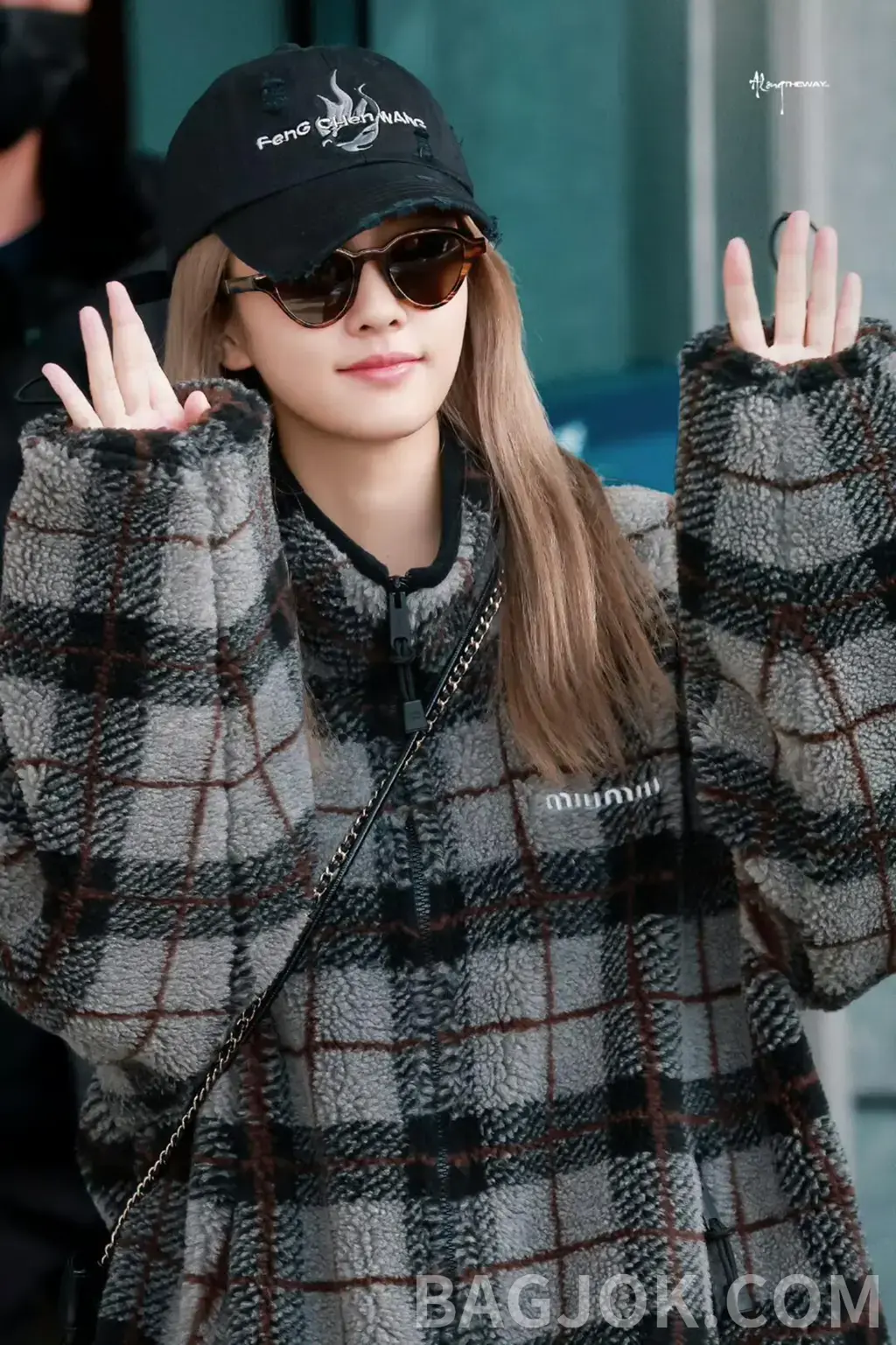 미우미우 MIU MIU 체크 테디 플리스 집업 상세 이미지