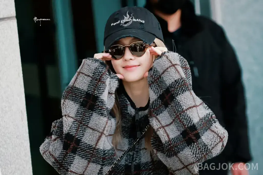 미우미우 MIU MIU 체크 테디 플리스 집업 상세 이미지