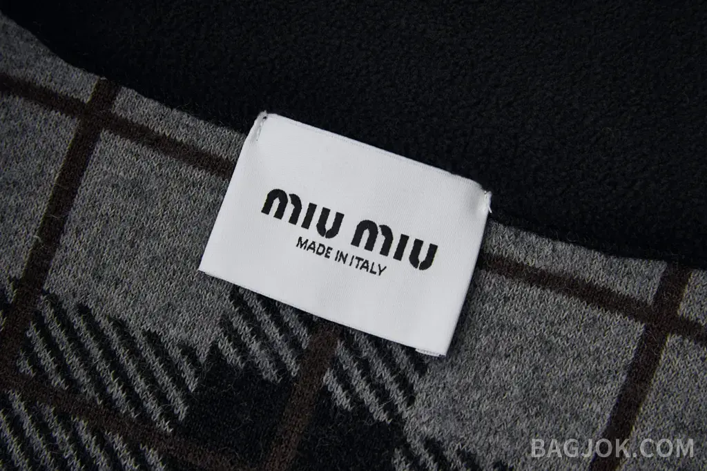 미우미우 MIU MIU 체크 테디 플리스 집업 상세 이미지