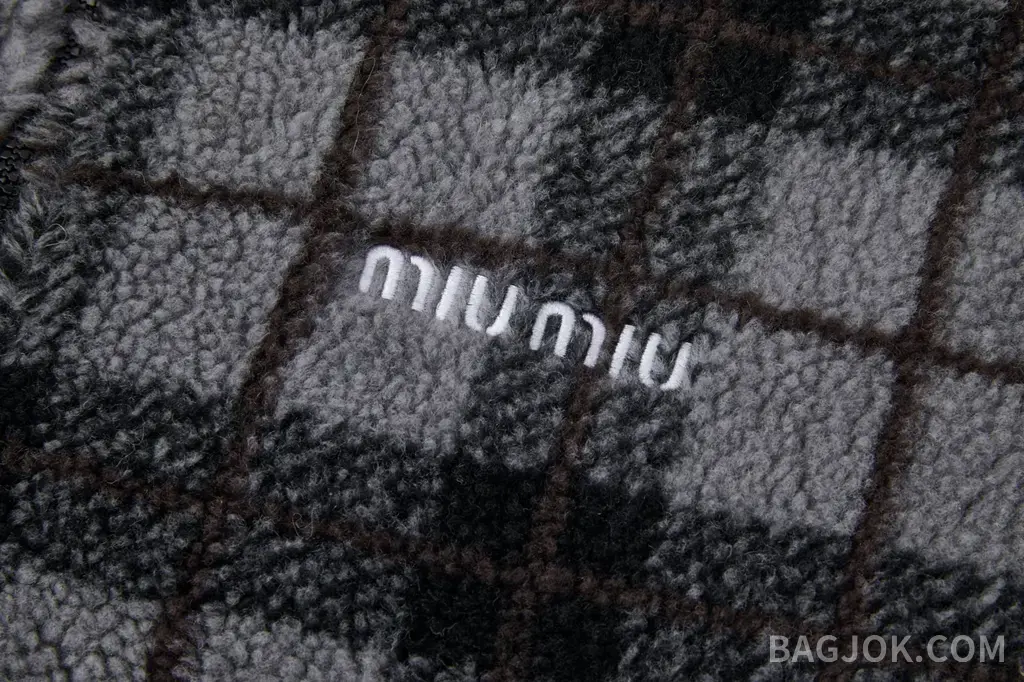 미우미우 MIU MIU 체크 테디 플리스 집업 상세 이미지