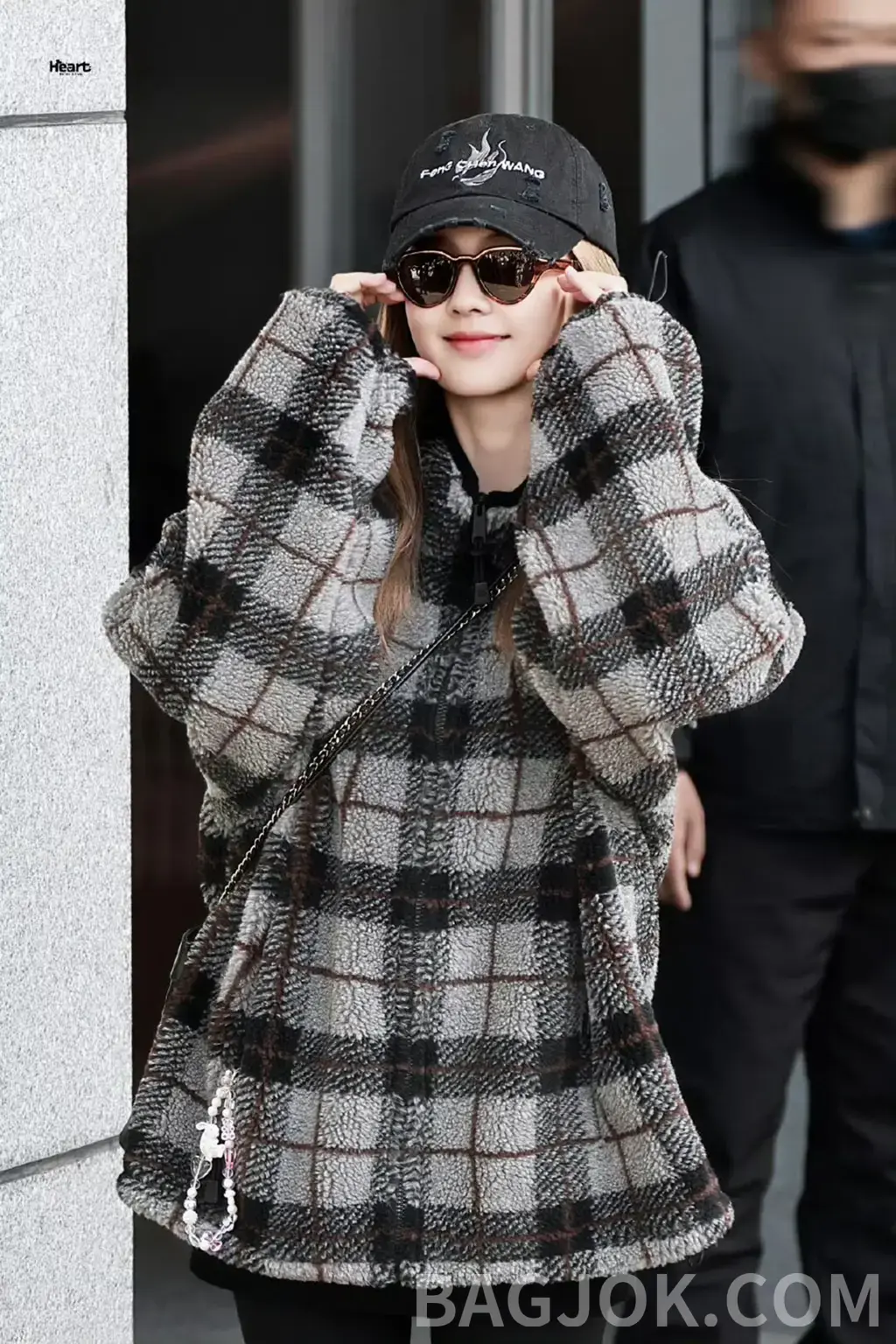 미우미우 MIU MIU 체크 테디 플리스 집업 상세 이미지
