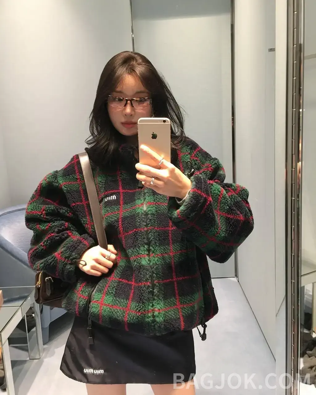 미우미우 MIU MIU 체크 테디 플리스 집업 상세 이미지
