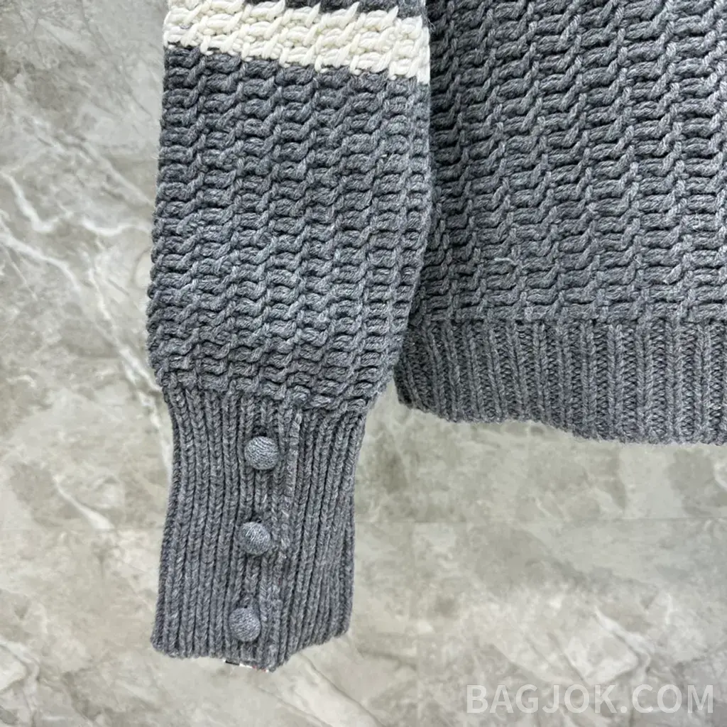 톰브라운 THOM BROWNE 시그니처 4바 크롭 니트 가디건 상세 이미지