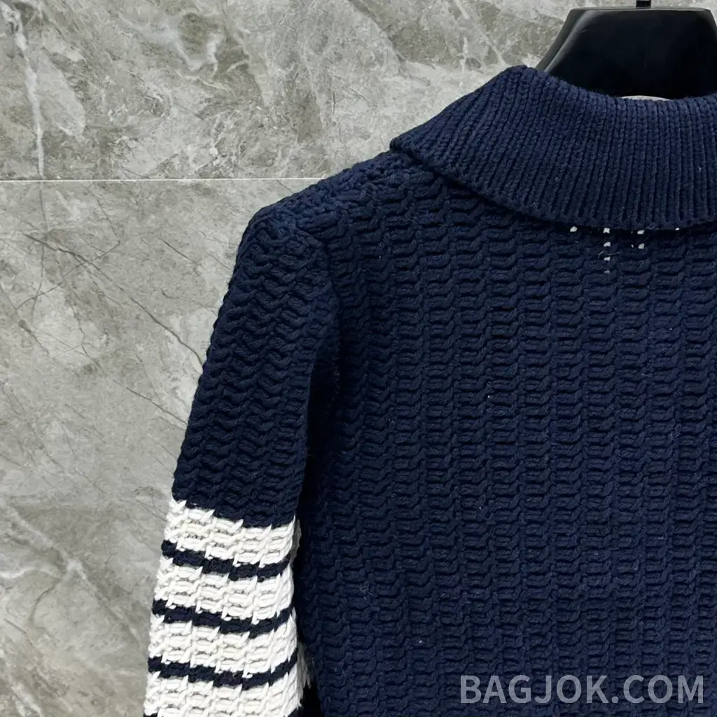 톰브라운 THOM BROWNE 시그니처 4바 크롭 니트 가디건 상세 이미지