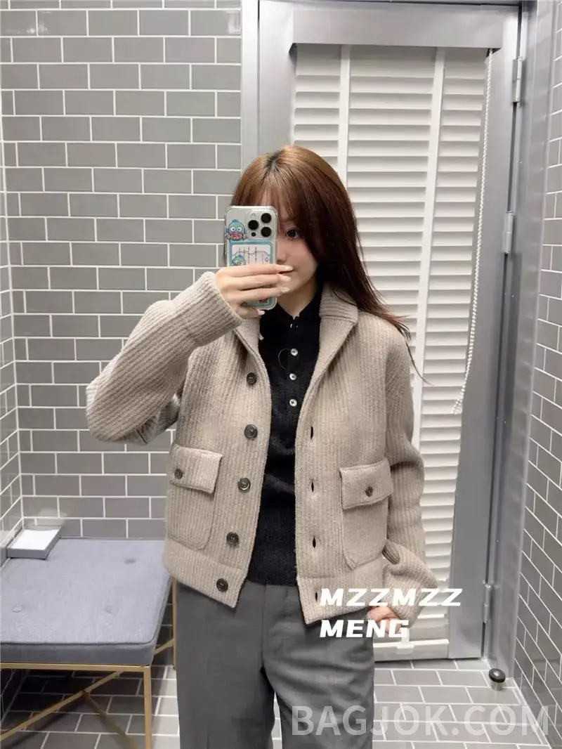 톰브라운 THOM BROWNE 리브드 울 크롭 가디건 상세 이미지