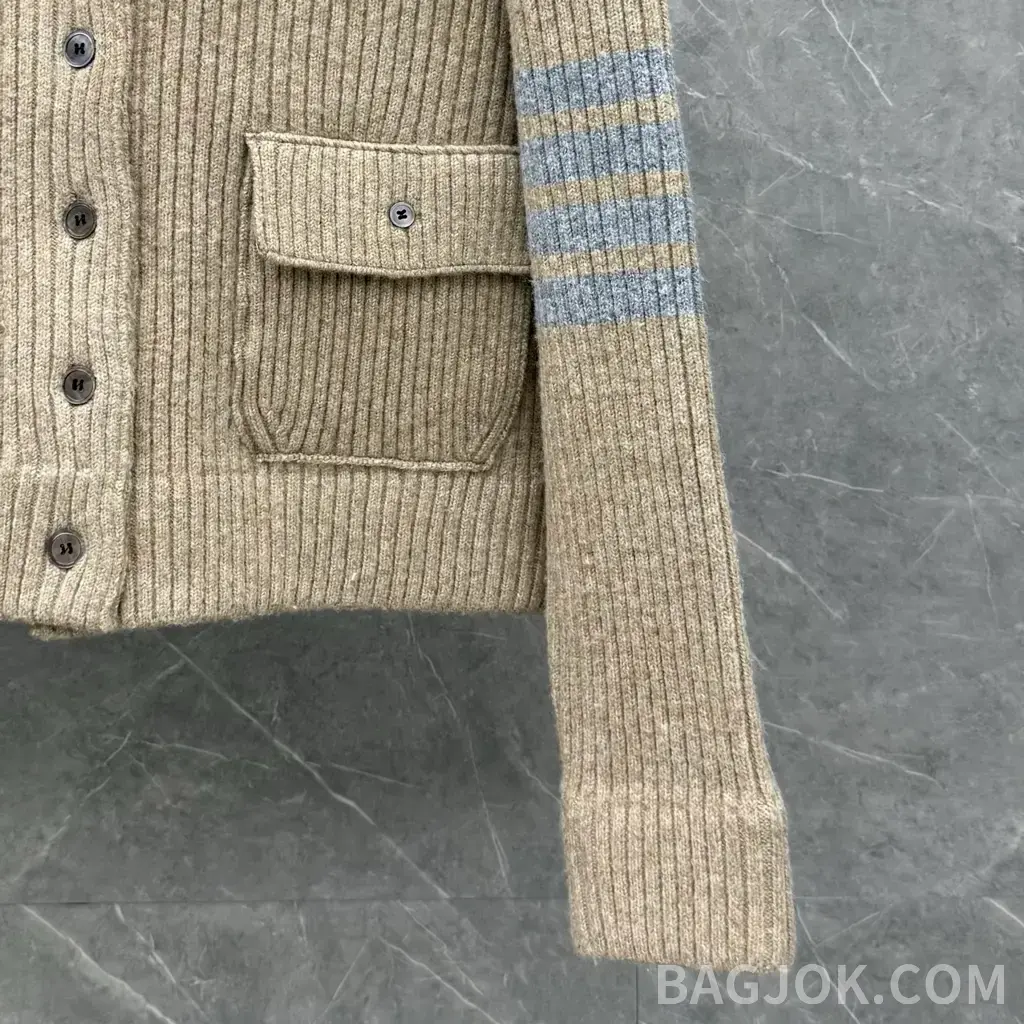 톰브라운 THOM BROWNE 리브드 울 크롭 가디건 상세 이미지