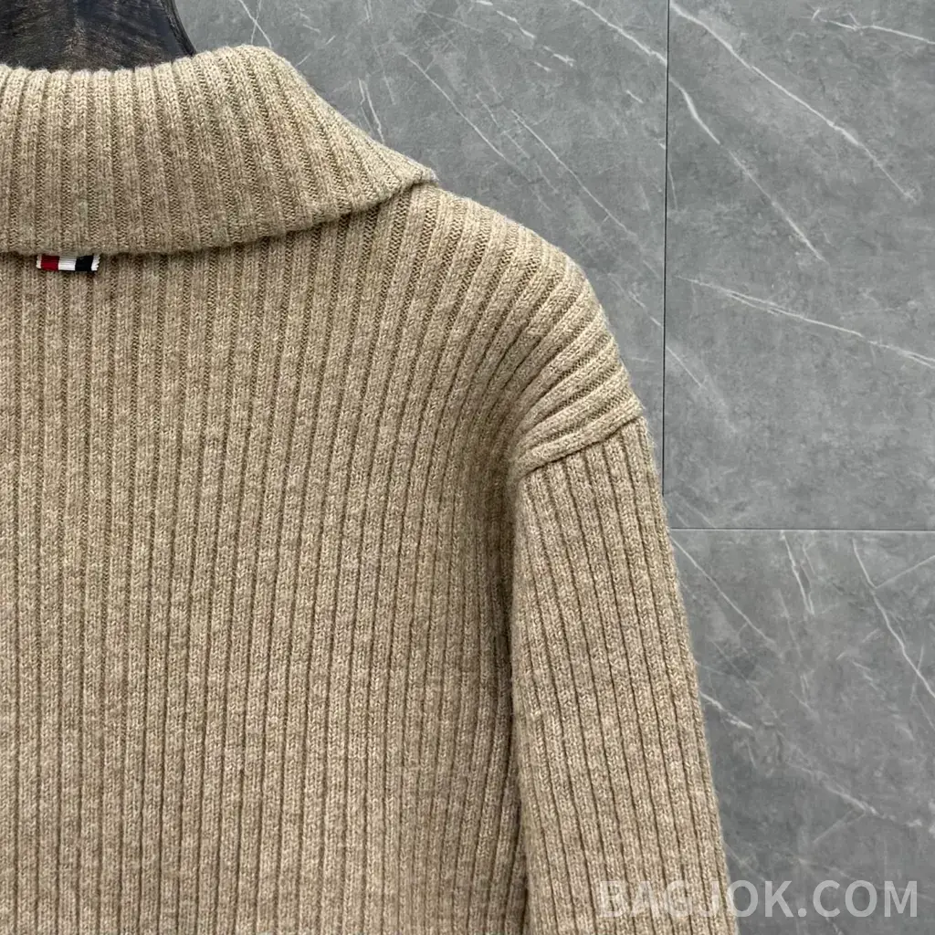 톰브라운 THOM BROWNE 리브드 울 크롭 가디건 상세 이미지