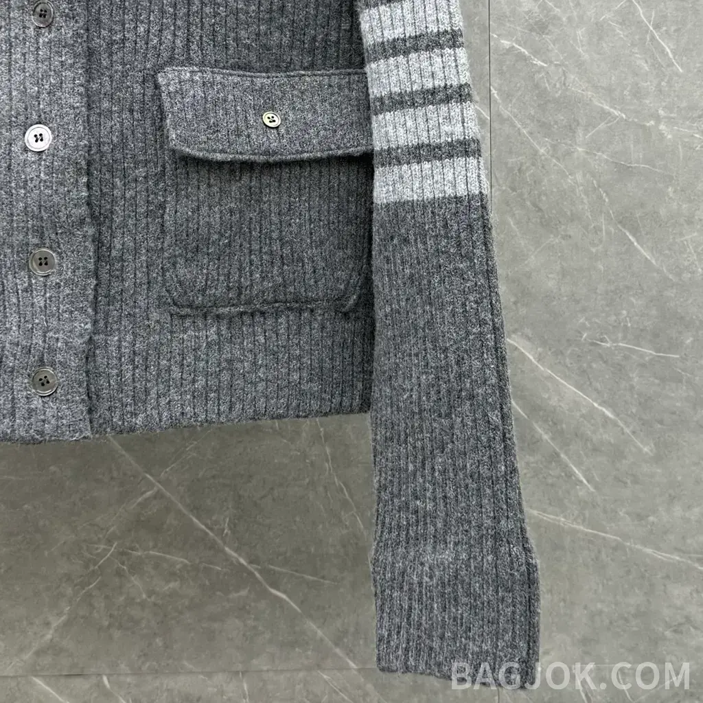 톰브라운 THOM BROWNE 리브드 울 크롭 가디건 상세 이미지