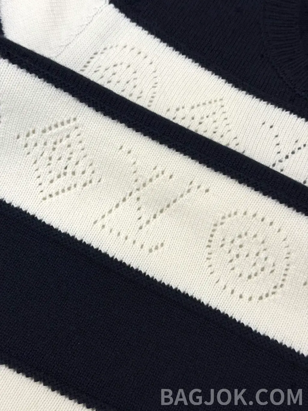 루이비통 LOUIS VUITTON 모노그램 펀칭 니트 스웨터 상세 이미지