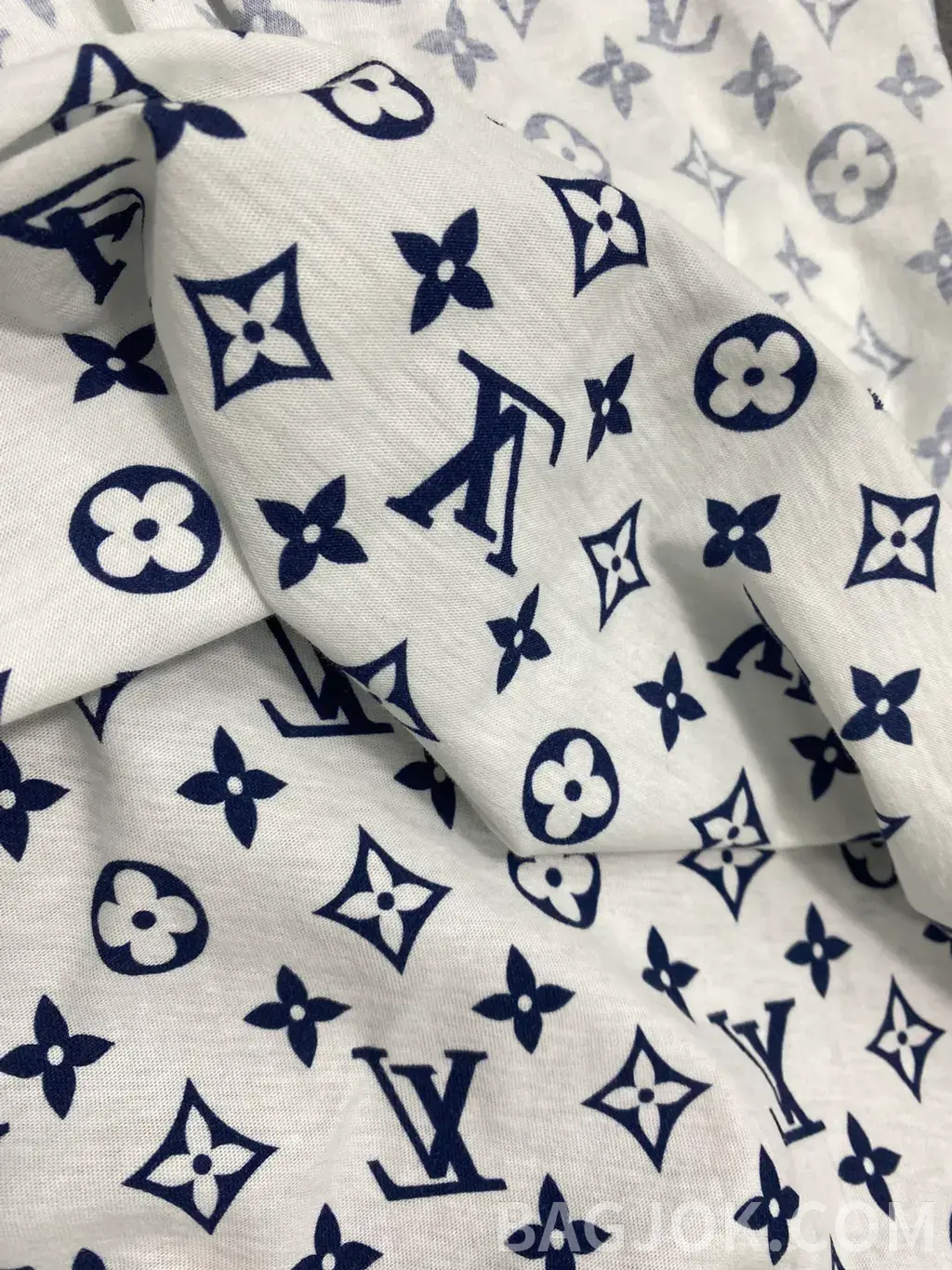 루이비통 LOUIS VUITTON 올오버 모노그램 체인 반팔 티셔츠 상세 이미지
