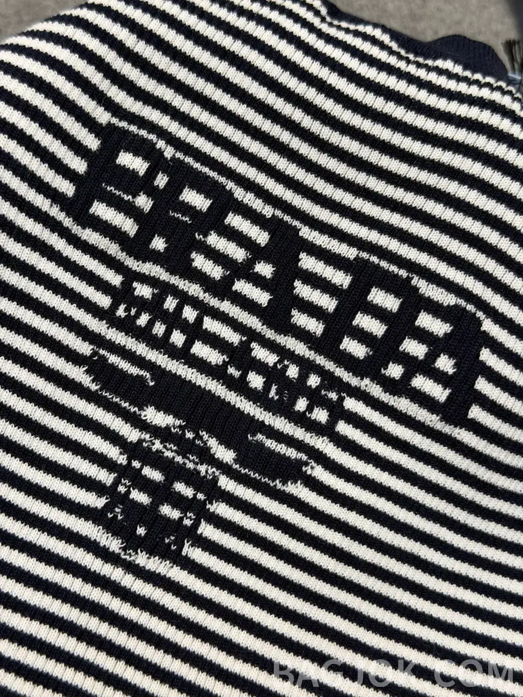 프라다 PRADA 스트라이프 실크 니트 반팔 티셔츠 상세 이미지