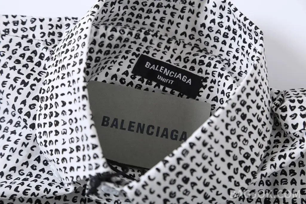 발렌시아가 BALENCIAGA 올오버 그래픽 오버사이즈 셔츠 상세 이미지