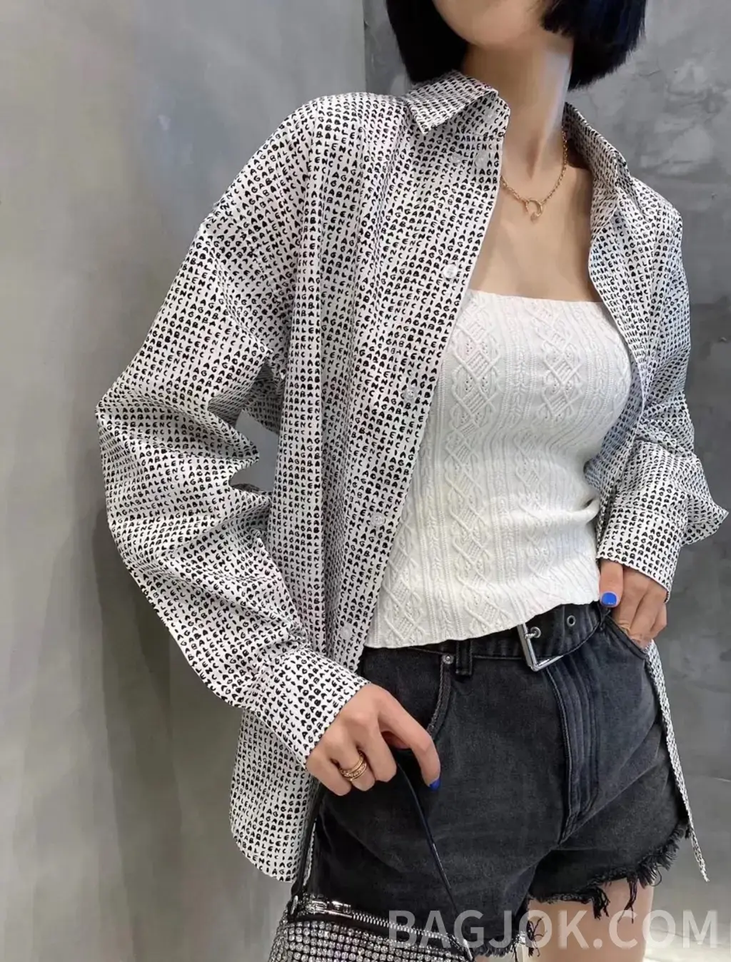발렌시아가 BALENCIAGA 올오버 그래픽 오버사이즈 셔츠 상세 이미지