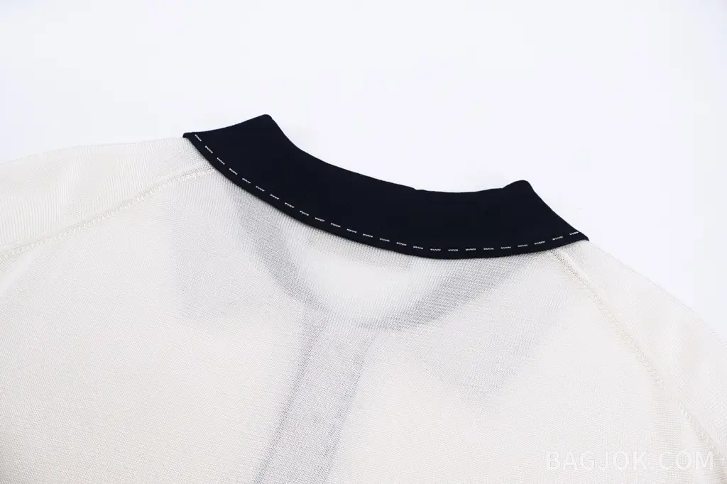 펜디 FENDI 콘트라스트 칼라 니트 폴로 셔츠 상세 이미지