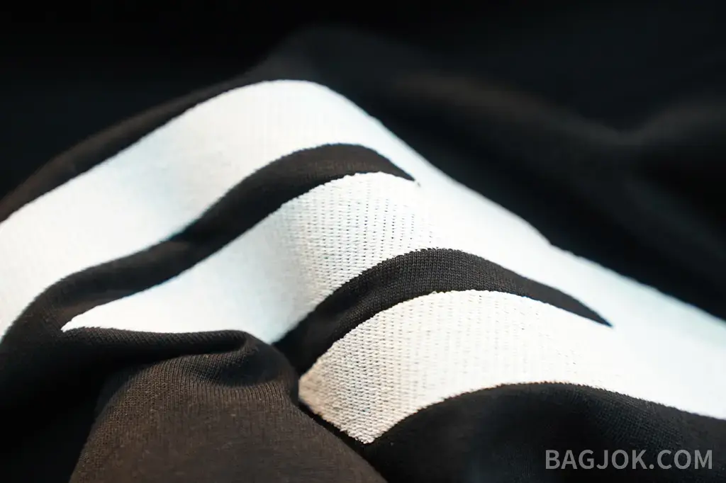 발렌시아가 BALENCIAGA M 로고 오버핏 크루넥 반팔 티셔츠 상세 이미지