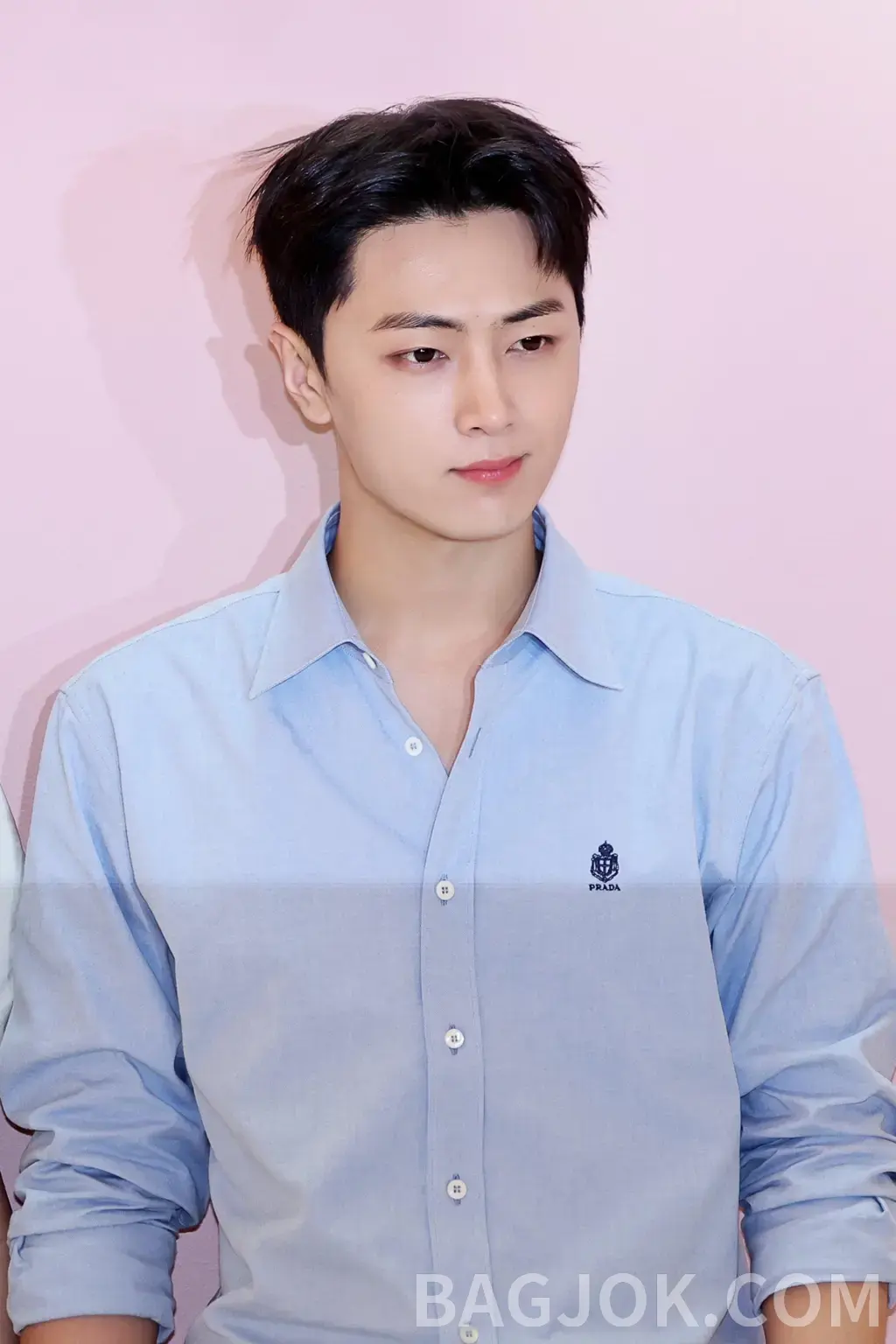 프라다 PRADA 실드 엠블럼 옥스퍼드 셔츠 상세 이미지