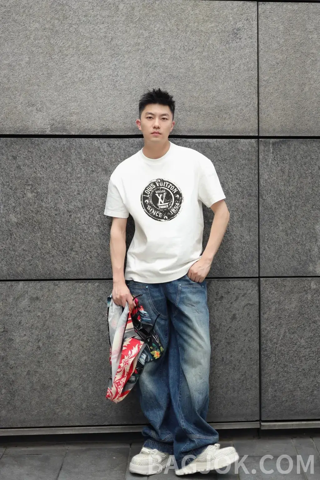 루이비통 LOUIS VUITTON 시그니처 서클 로고 반팔 티셔츠 상세 이미지