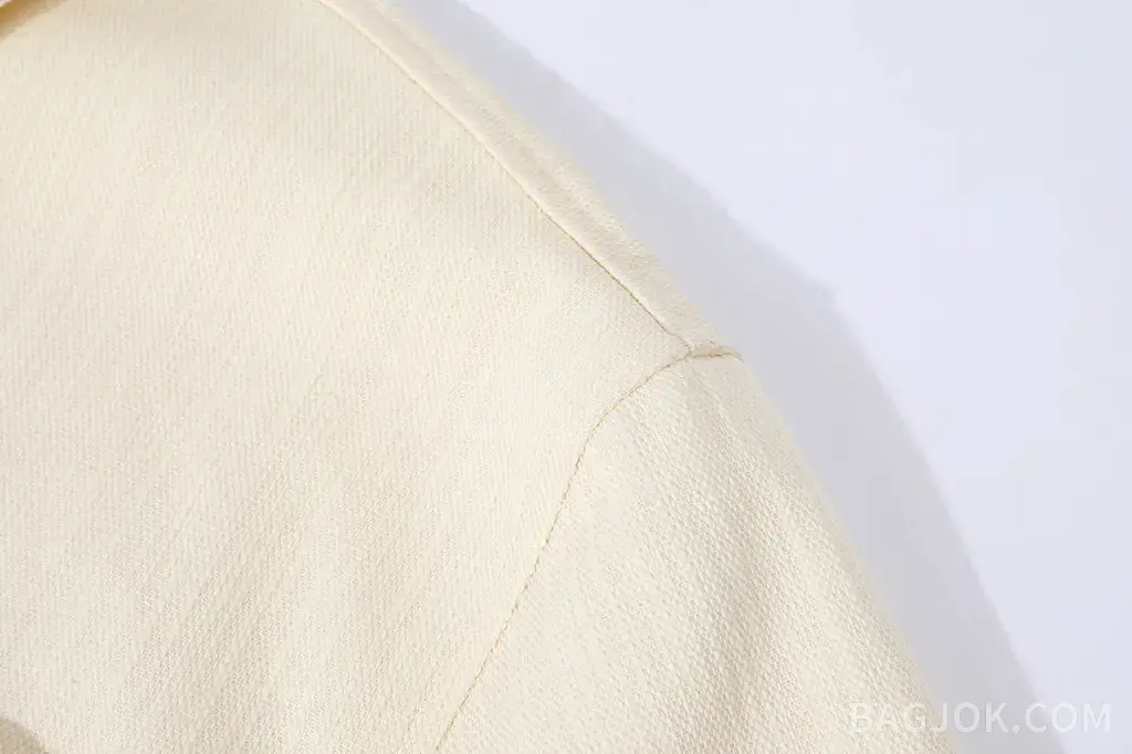 루이비통 LOUIS VUITTON "LE MONDE EST À VOUS" 린넨 반팔 셔츠 상세 이미지