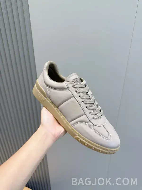 발렌티노 발렌티노 업빌리지 로우탑 스니커즈 상세 이미지