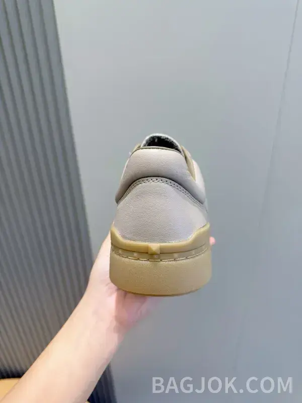발렌티노 발렌티노 업빌리지 로우탑 스니커즈 상세 이미지